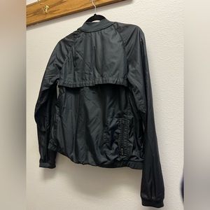 ❗️SOLD❗️Women’s Nike Dri-Fit Running Wind Breaker. Like New.